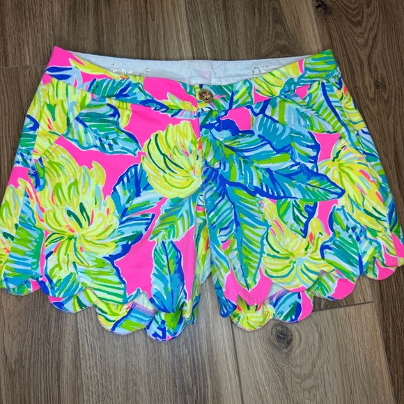 Lilly Pulitzer Pants - Lilly Pulitzer Buttercup “Pink Sunset Local Flavor” Scalloped Shorts. Size 0